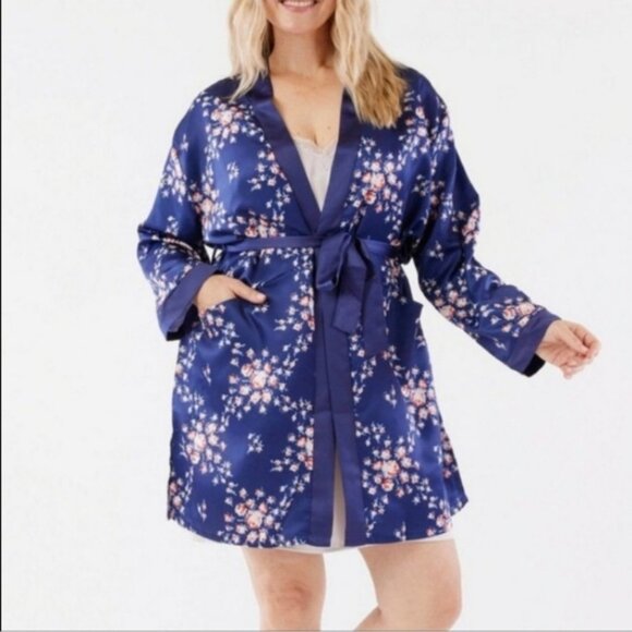 Morgan Lane X Fab Fit Fun long sleeve 2 pocket satin feel intimate robe SZ L-XL - Picture 1 of 9